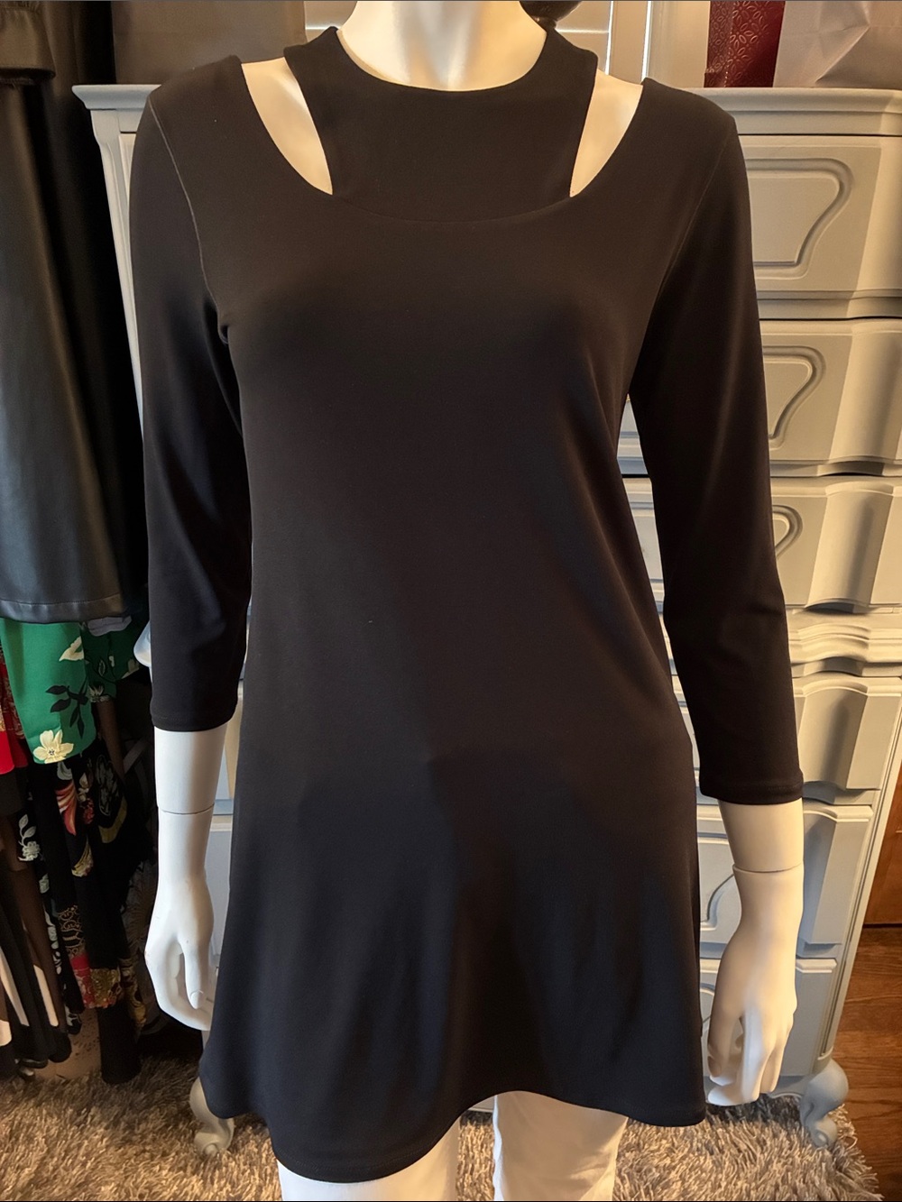 🖤 Chic Eva Varro Black Cutout Neckline Tunic Small